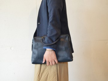 腕に通しても