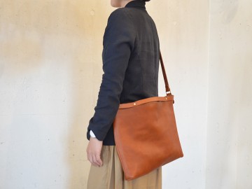 ヨコ型ななめがけ