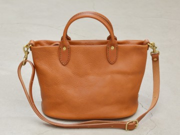 旅行カバンに座った、ちょうちょと網を持っているくまのオルゴール6曲入り 旅行カバンに座った、ちょうちょと網を持っているくまのオルゴール6